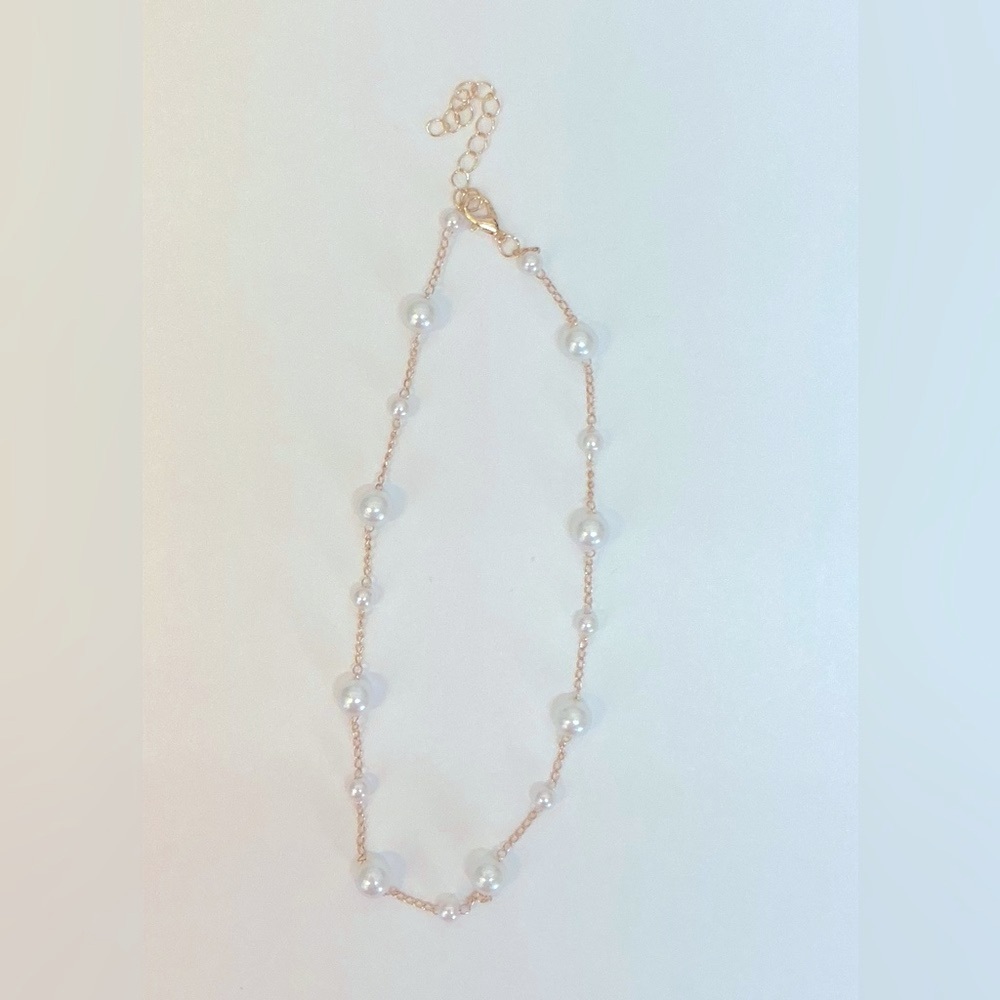 Chic Gold Chain Necklace with Silver Pearls